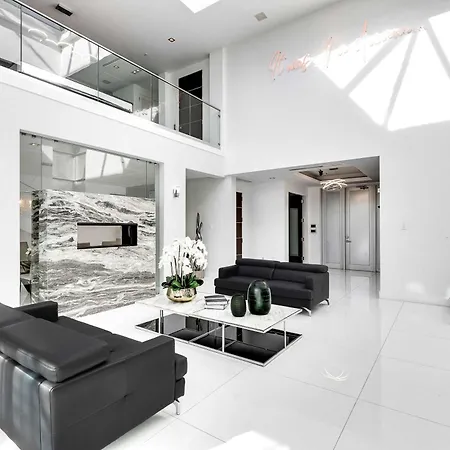 Modern Waterfront Mansion In The Heart Of Las Olas Minutes From The Beach